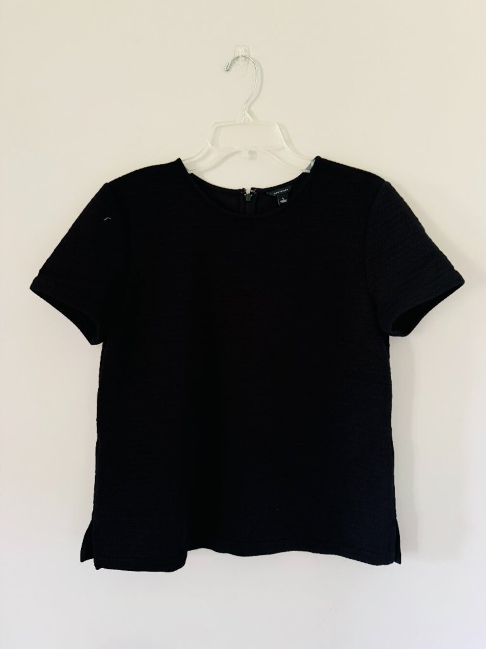Ann Taylor Textured Short Sleeve Shirt Womens L Black Zip Back Neckline